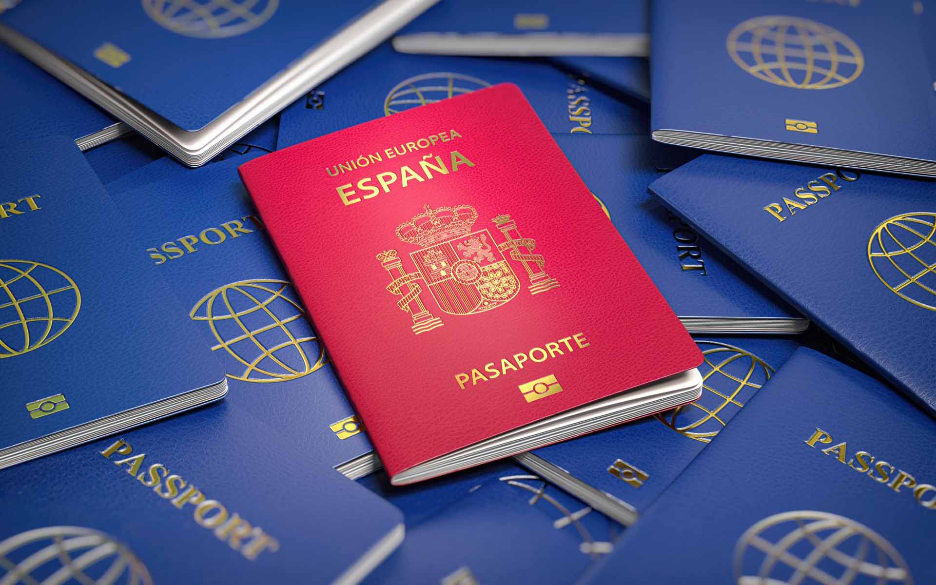 Varios pasaportes españoles.